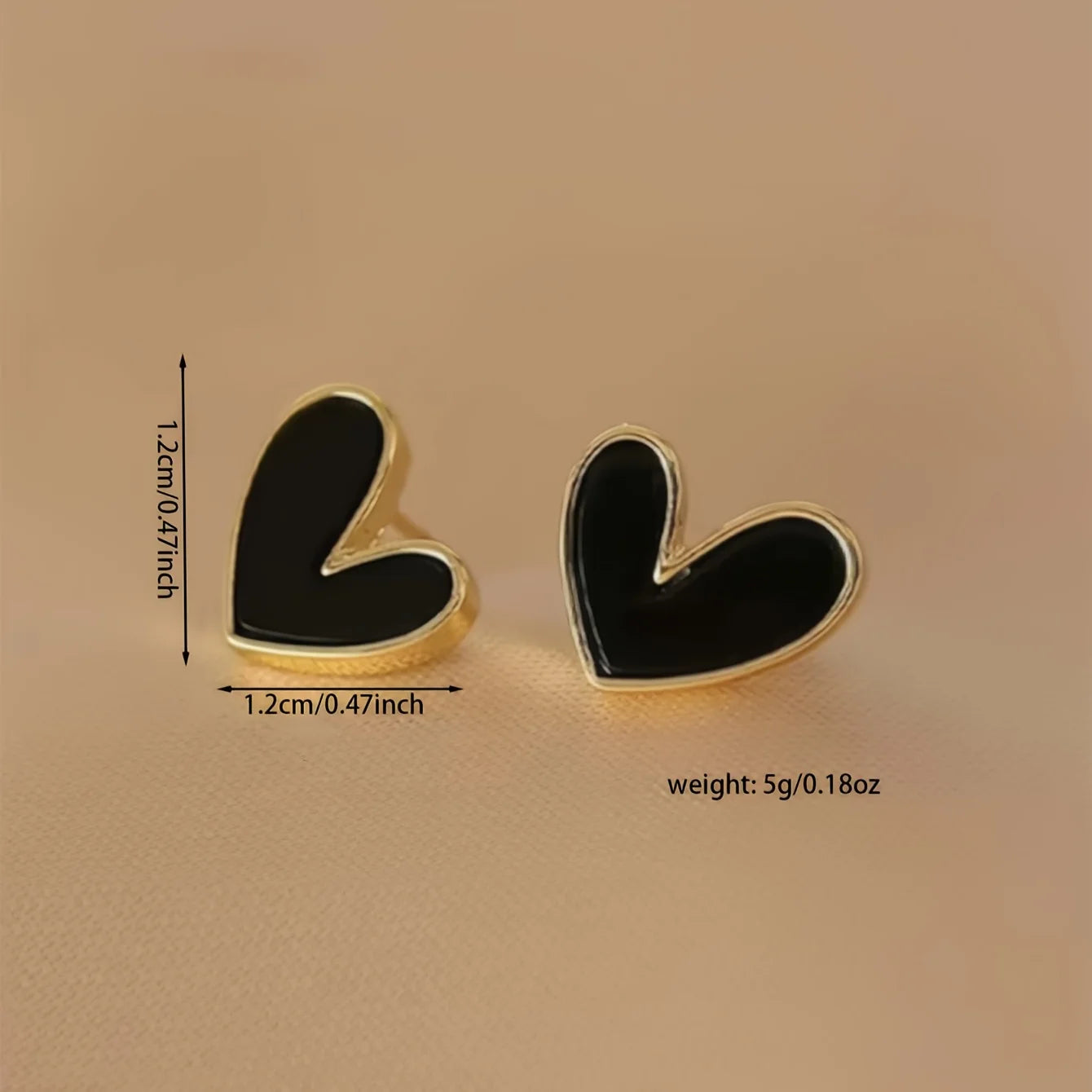 Fashionable Personalized Heart-shaped Earrings أقراط عصرية بتصميم قلب مميز وشخصي.