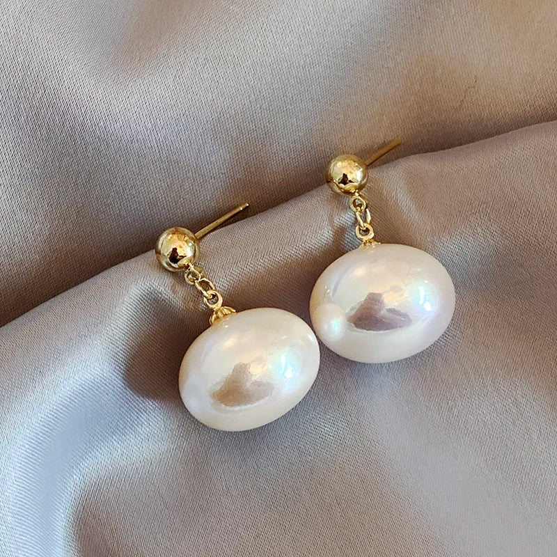 2025 New French Elegant Gold Color Bean Spliced Flat Pearl Earrings