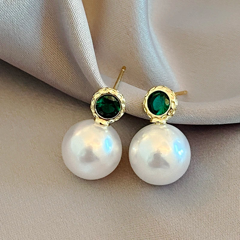 2025 New French Elegant Gold Color Bean Spliced Flat Pearl Earrings