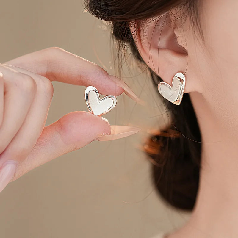 2025 Light Luxury Elegant Simple Wire-drawing Love Stud Earrings