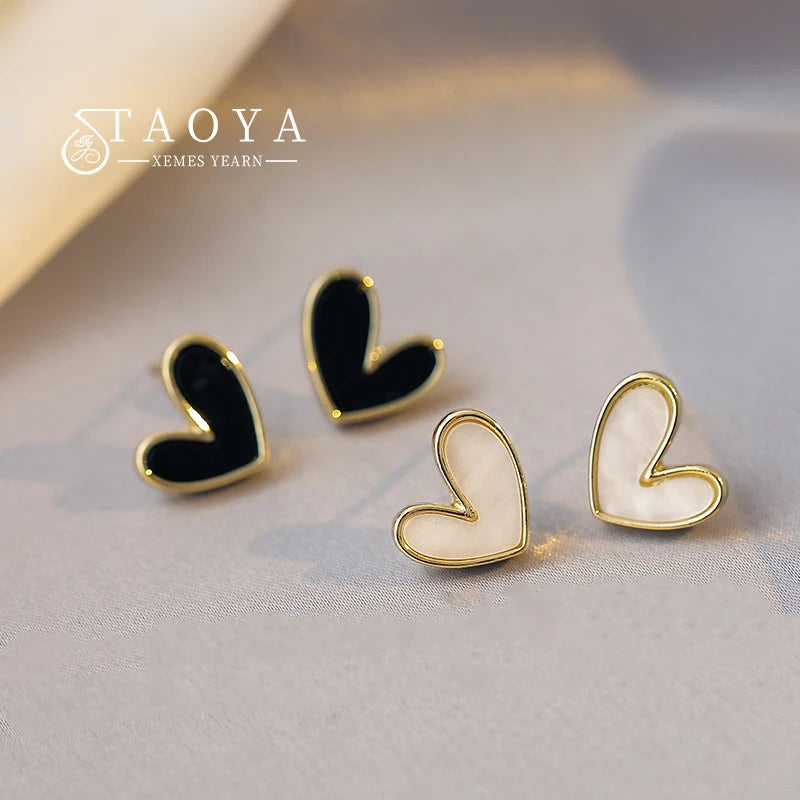 2025 New Simple Sweet Black and White Heart Shaped Stud Earrings