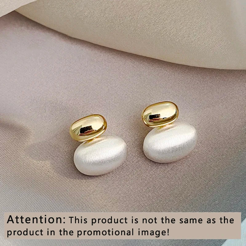 2025 New French Elegant Gold Color Bean Spliced Flat Pearl Earrings