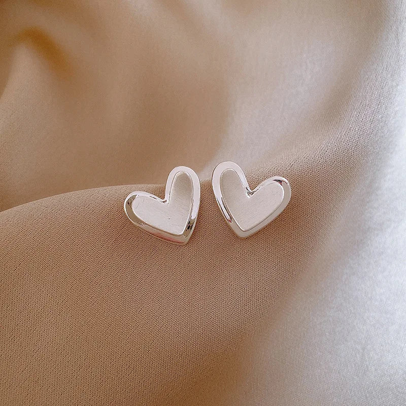 2025 Light Luxury Elegant Simple Wire-drawing Love Stud Earrings