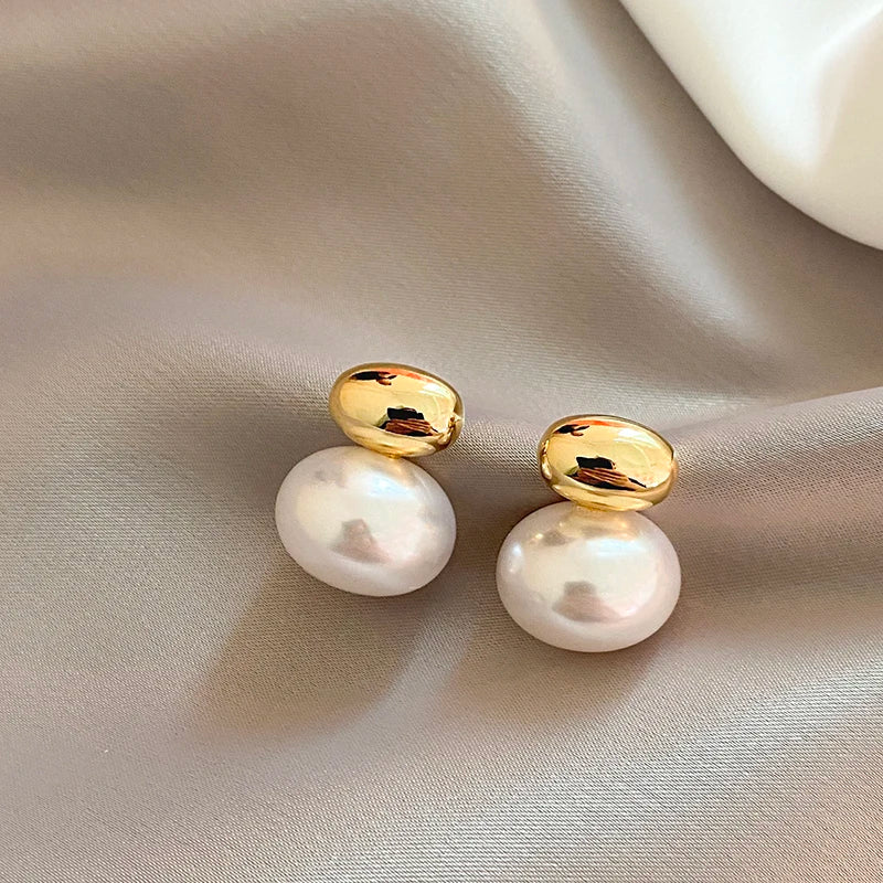 2025 New French Elegant Gold Color Bean Spliced Flat Pearl Earrings